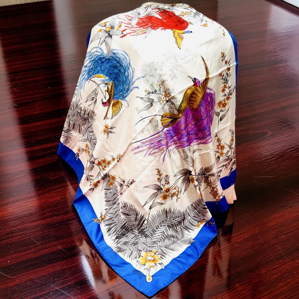 Beautiful  Birds  Paradise  Gucci  100% Silk Satin  Scarf 34" Ivery Purple  (45)